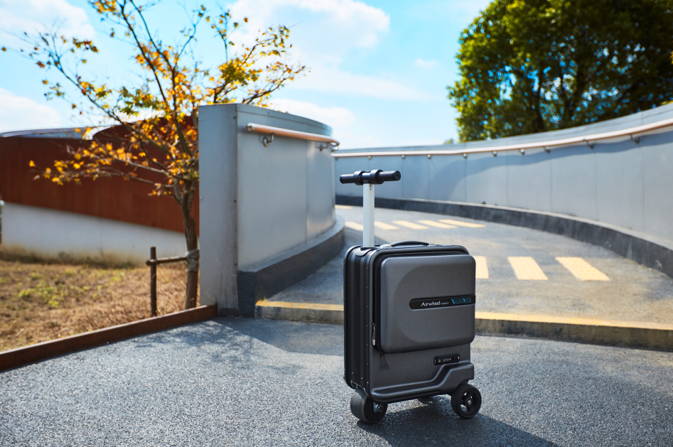 airwheel-factory-blog-airwheel-rideable-suitcase-scooter-for-adults-prevails-in-the-world-photo-04