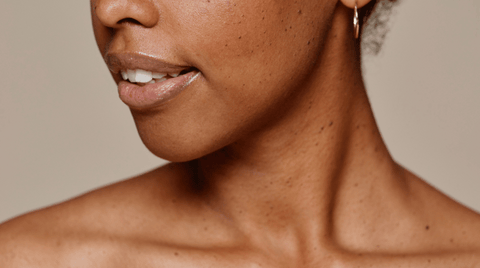 Picture of a neck and jaw line of a brown woman