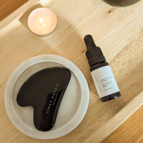 Glow & Revitalize Oil Serum ang gua sha tool