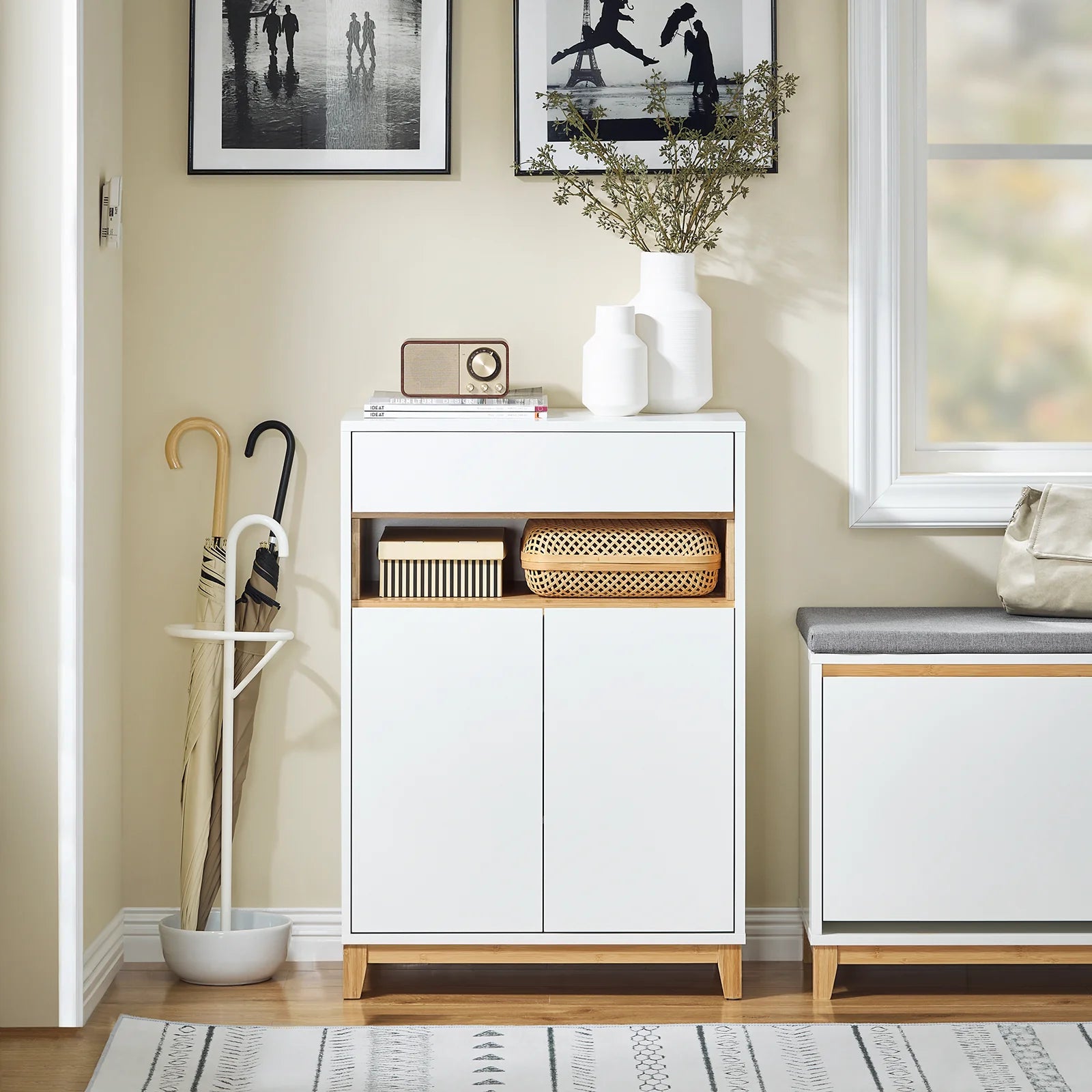 Elegant skoskab med skuffe – 60x34x85 cm – hvid og bambus
