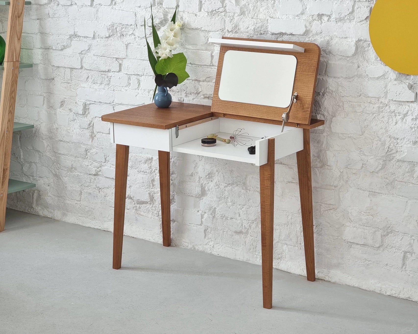MeWise skrivebord/sminkebord, 90x48cm, valnøddefarvet