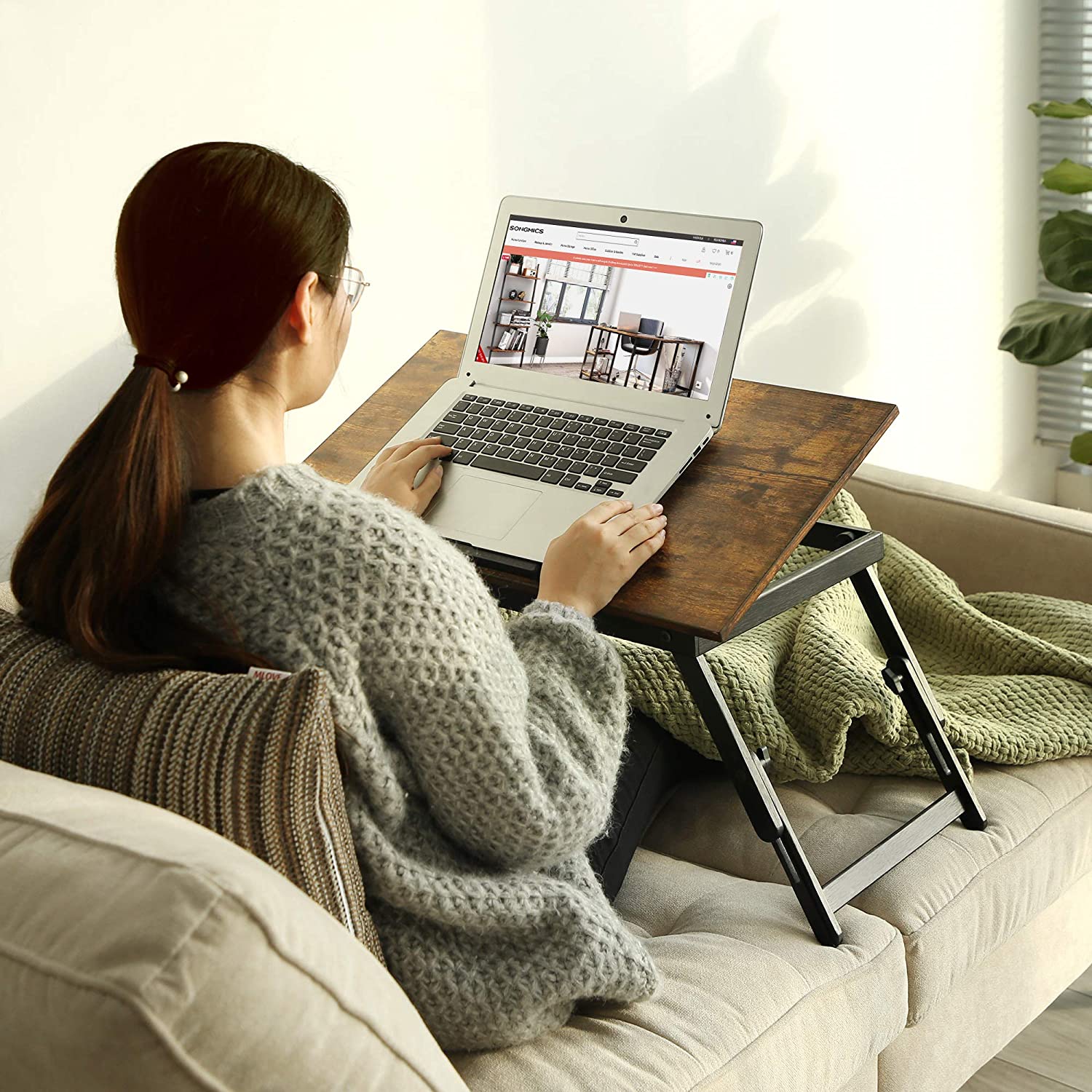 Billede af Laptop-skrivebord med foldbare ben og vippevinkler, Rustik brun