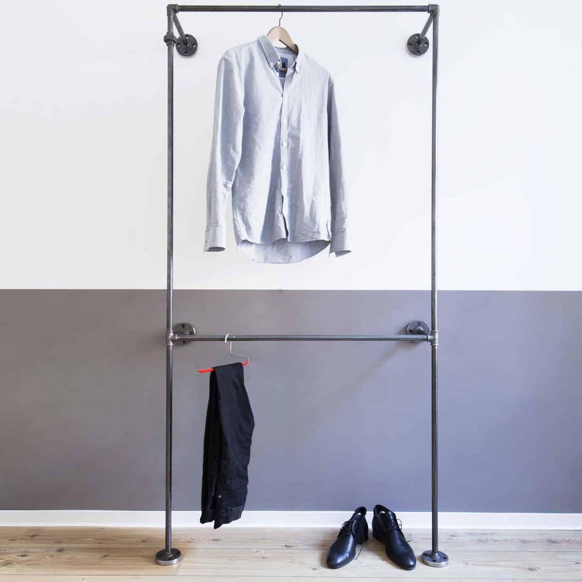 Dobbelt tøjstativ til væg Â· Garderobeskab Â· DOPPIO, B100xH200xD28cm, fås i sort og sølv