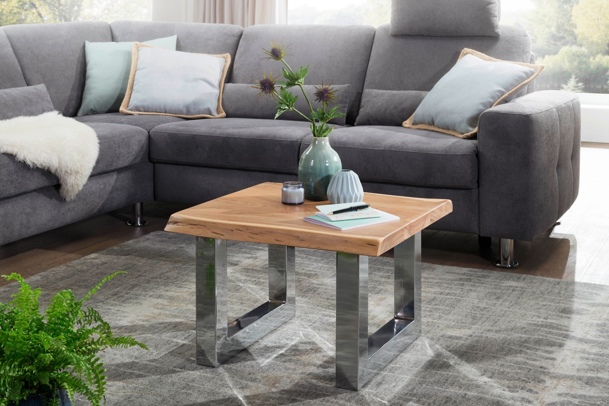Billede af Stilfuldt sofabord i FSC ®-certificeret træ, håndlavet