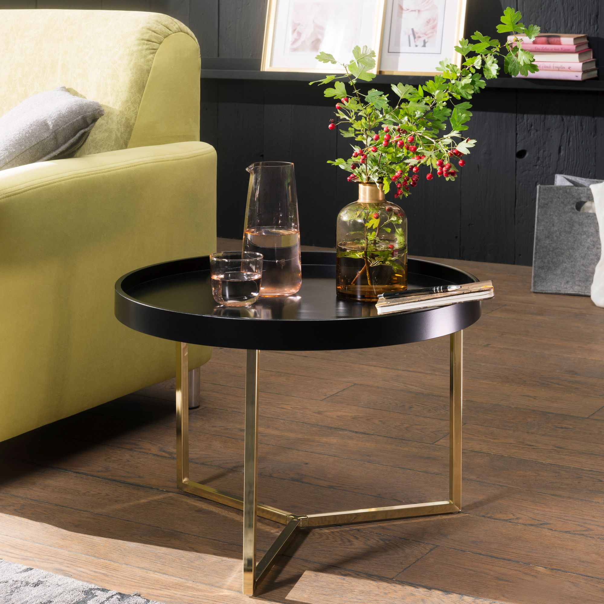 Billede af Rundt bakkebord / sofabord, guldfarvede ben, sort bordplade, glamour-stil