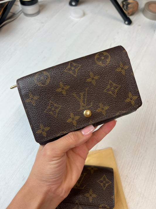 Louis Vuitton Wide Trifold Passport Wallet – yourvintagelvoe