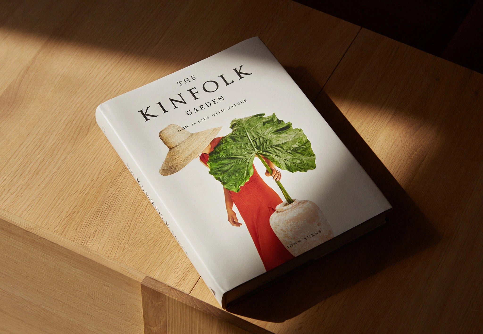 https://cdn.shopify.com/s/files/1/0650/5073/8920/files/the-kinfolk-garden-book-high-noon-general-store-7.webp?v=1688075844