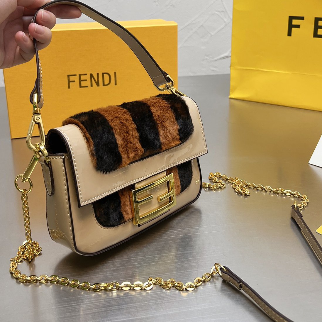 Fendi FF new shiny patent leather stitching plush handbag fashion ladies one-shoulder messenger bag 