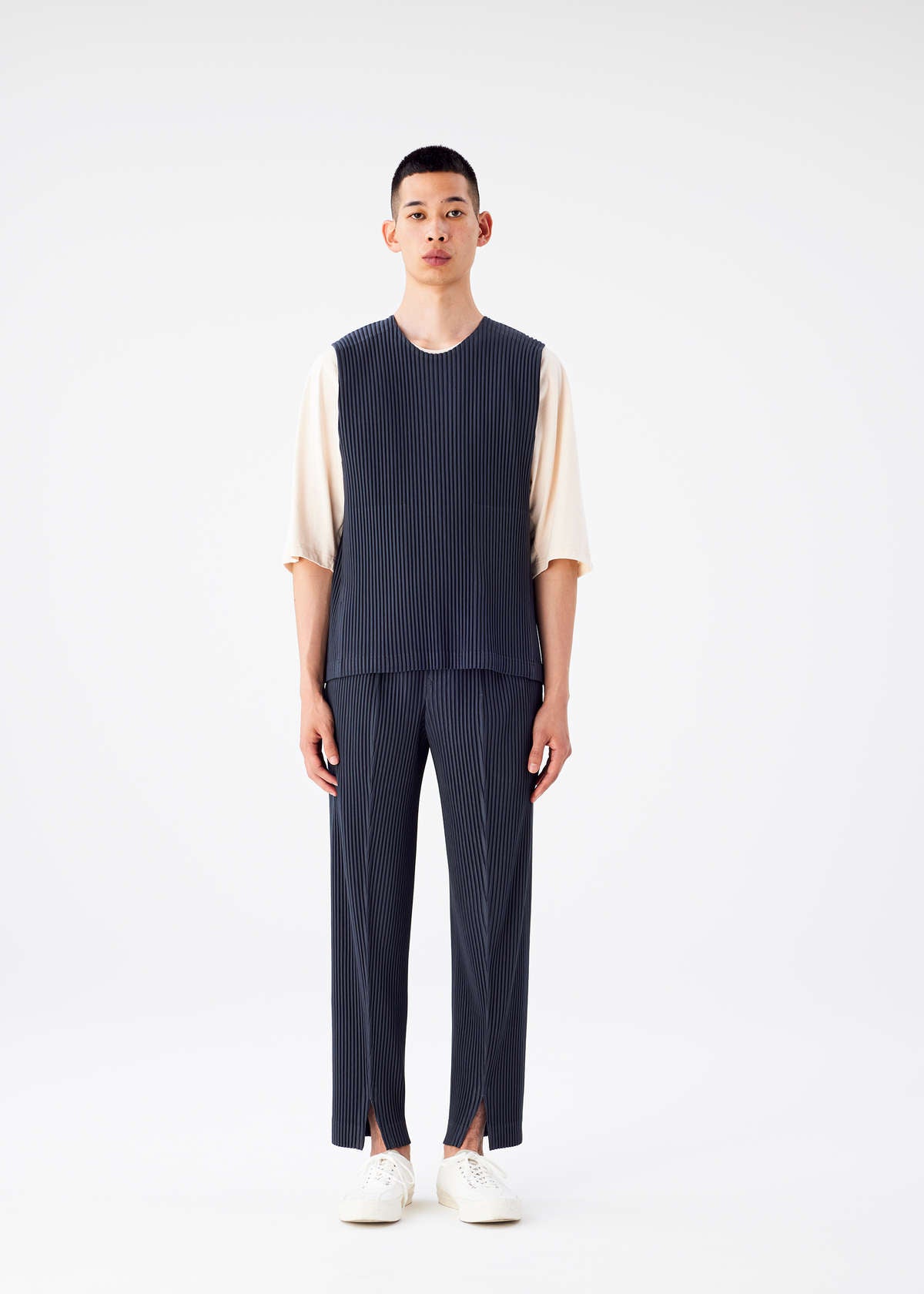 TAILORED PLEATS 2 – isseymiyake.com