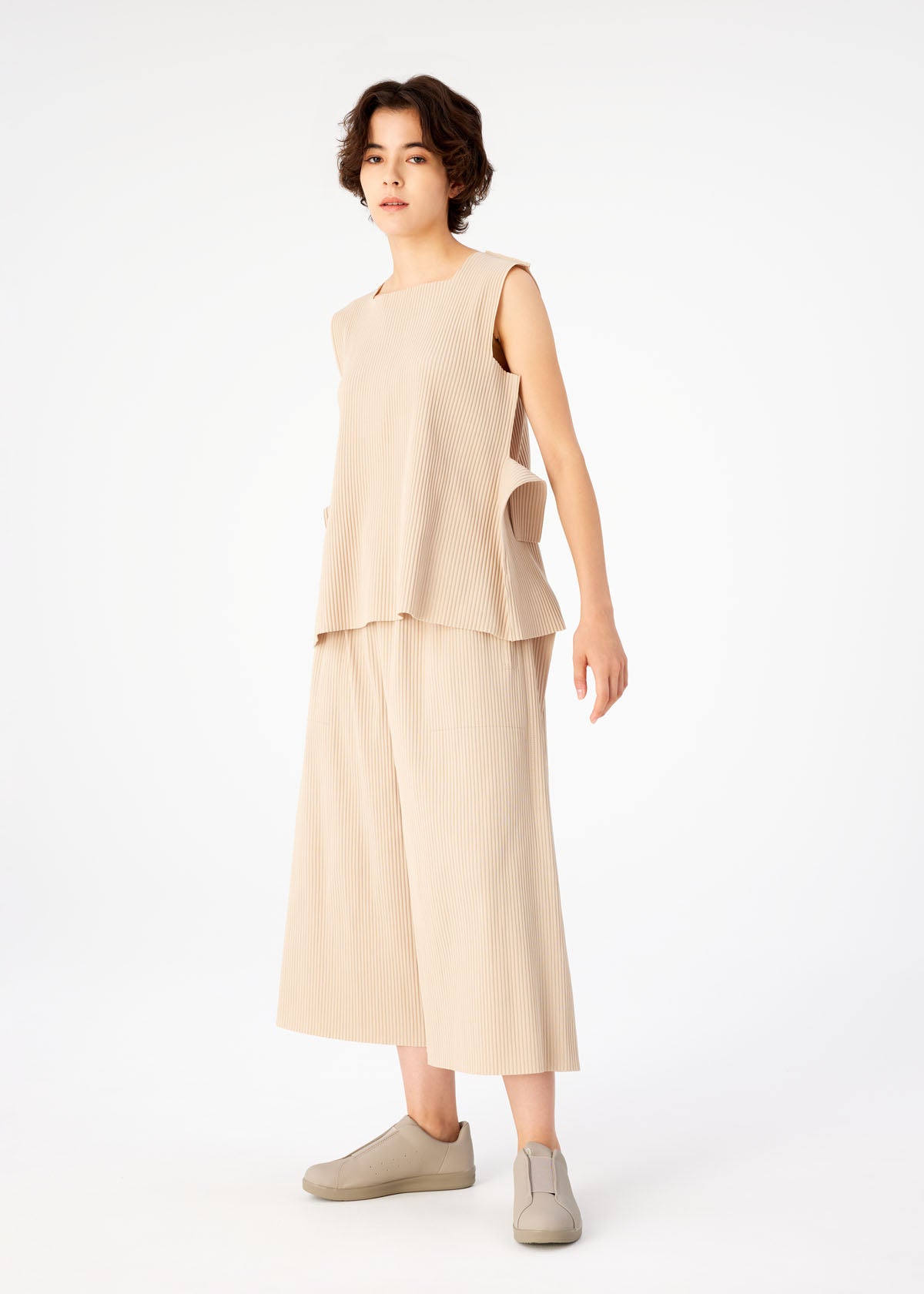 STEP PLEATS – isseymiyake.com