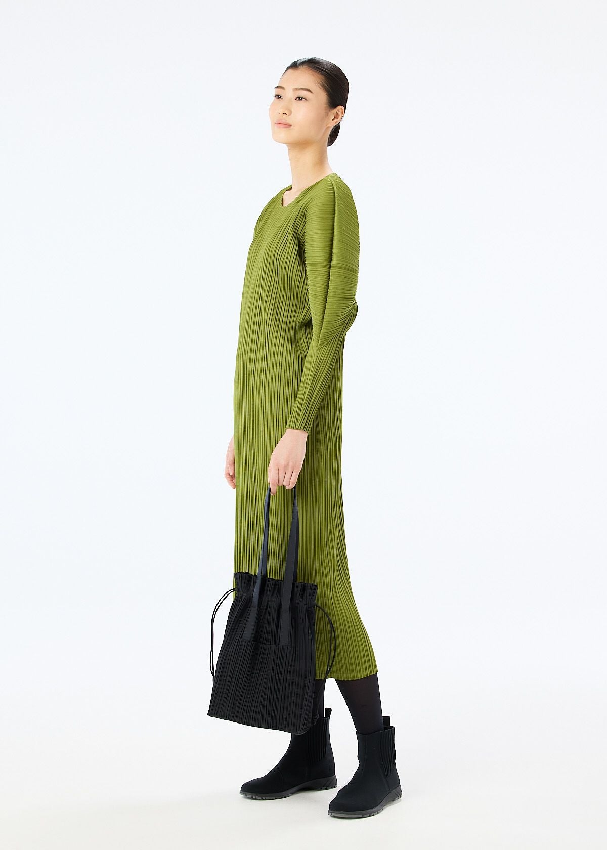 PLEATS PLEASE ISSEY MIYAKE – isseymiyake.com