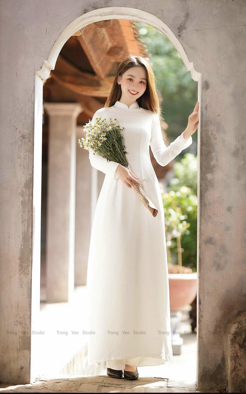 Áo Dài Nữ Sinh: Hãy cùng ngắm nhìn bộ sưu tập áo dài nữ sinh đầy dịu dàng và trang nhã, giúp nàng tôn lên nét đẹp của phụ nữ Việt Nam.