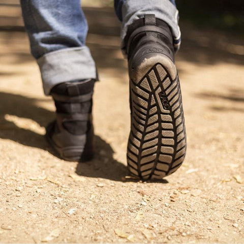 EXPLORER schoenen op blote voeten