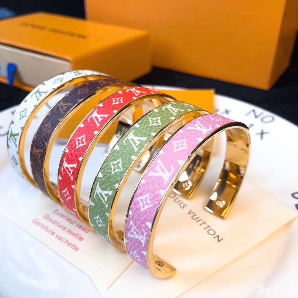 LV Louis Vuitton Presbyopia Open Bangle Bracelet Trend Men and Women Couple Gift Bracelet