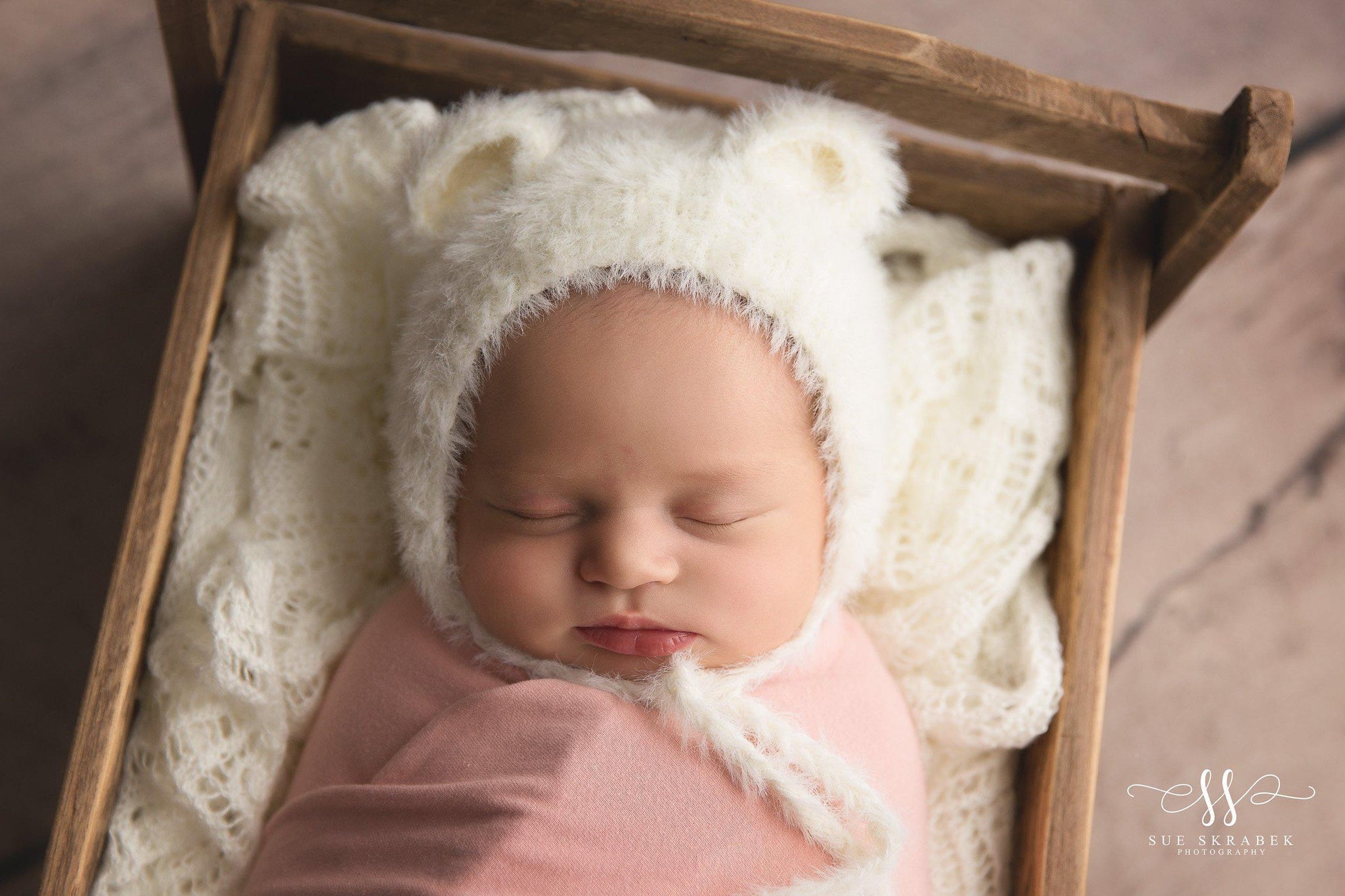 white knitted baby hat