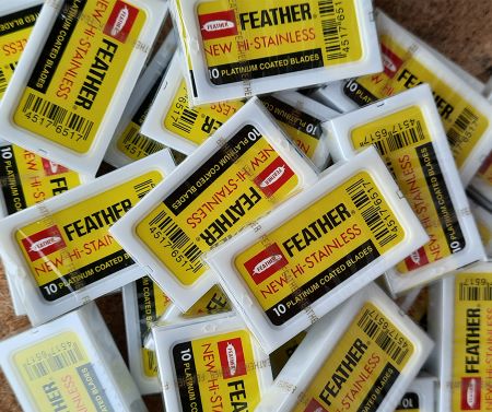 large pile of feather razor blade packets