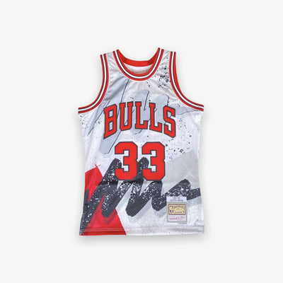  Mitchell & Ness NBA Swingman Alternate Jersey Bulls 97 Scottie  Pippen Black MD L : Sports & Outdoors