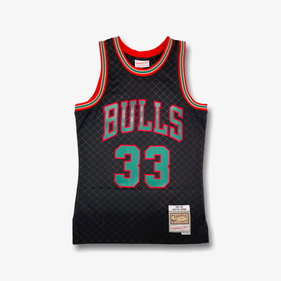 Mitchell & Ness Authentic Red White Shorts Chicago Bulls Road 1997-98 –  Sneaker Junkies