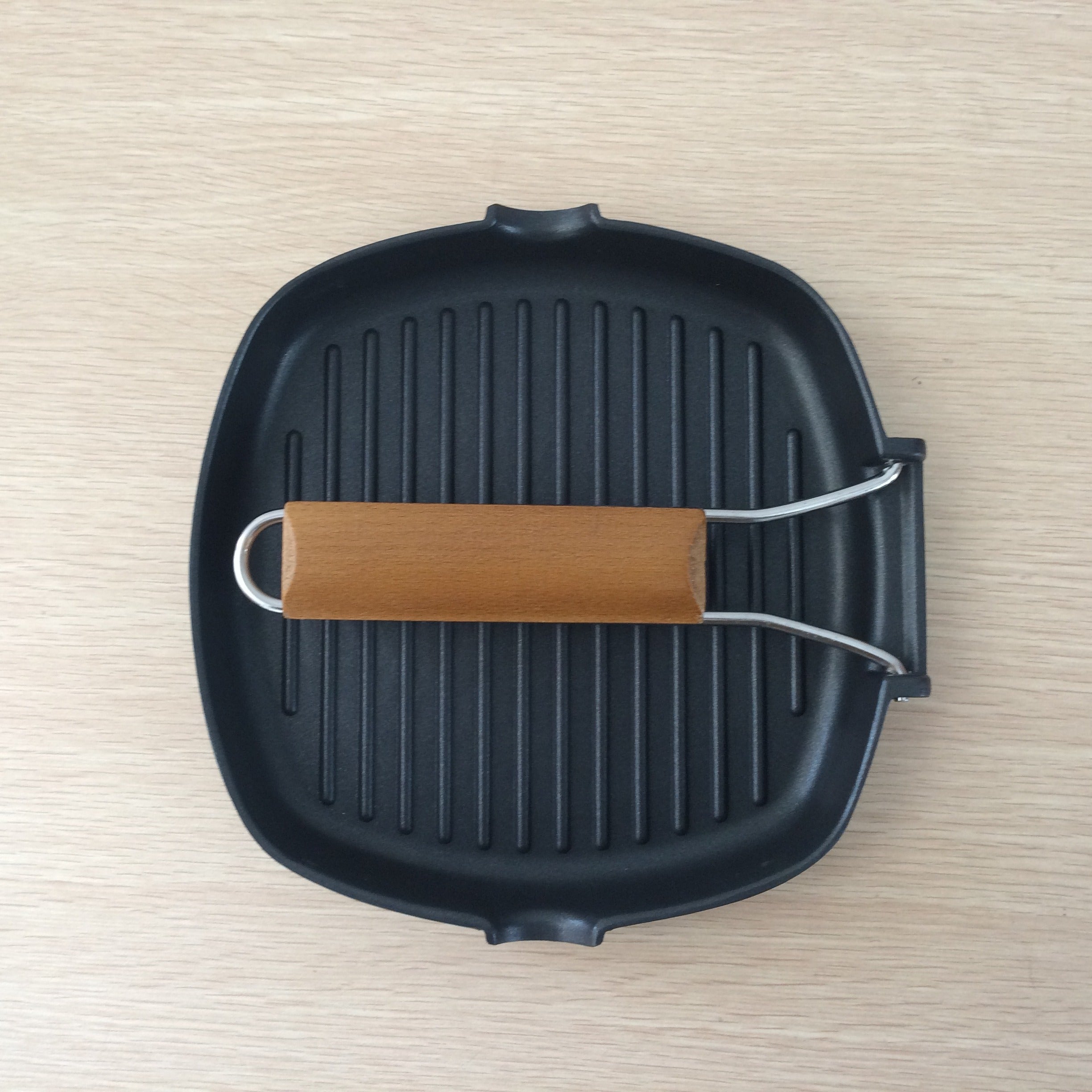 Non-Sticky Steak Pan With Folding Wooden