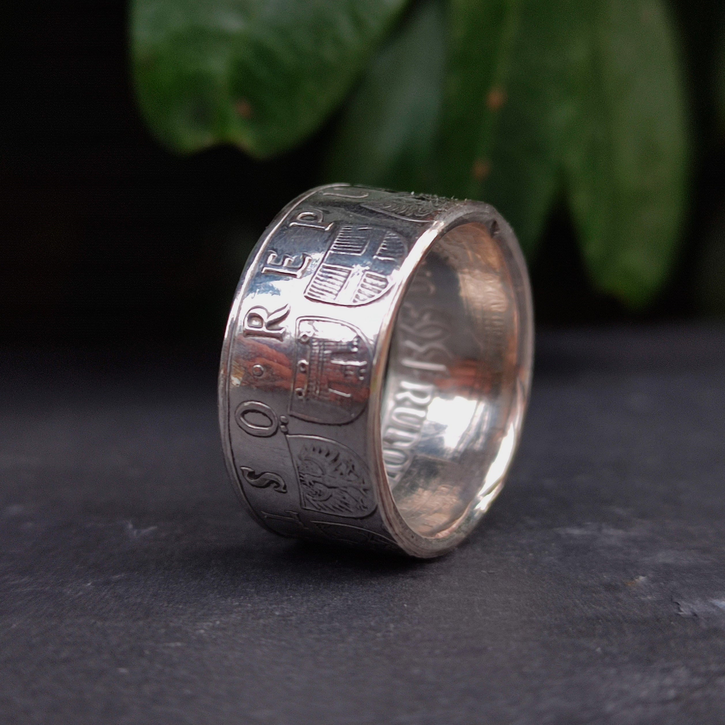 Silver Rock Texture Ring – silverhollowjewellery