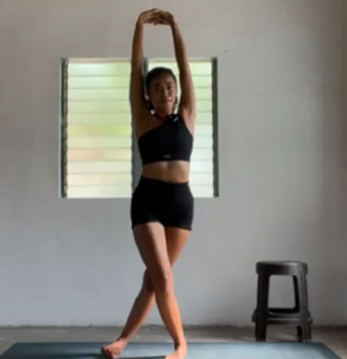 Overhead Reach with Side Bend 1-Desk Stretches