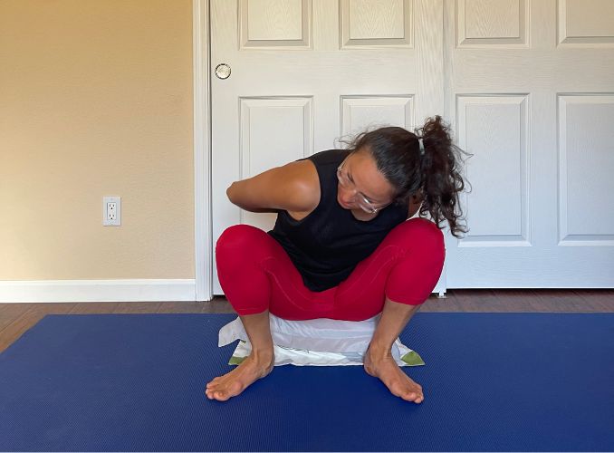 Variation 1 : Seated Overhead Reach