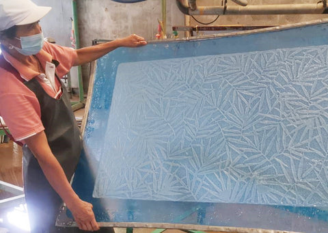 ็Handmade Lace Kozo Paper being made