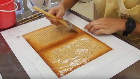 Conservation du papier - Application de méthylcellulose sur la surface du papier