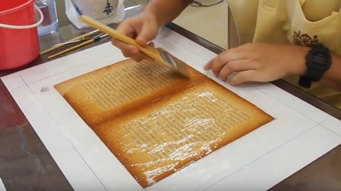 Paper conservation - Applying methycellulose onto the paper surface