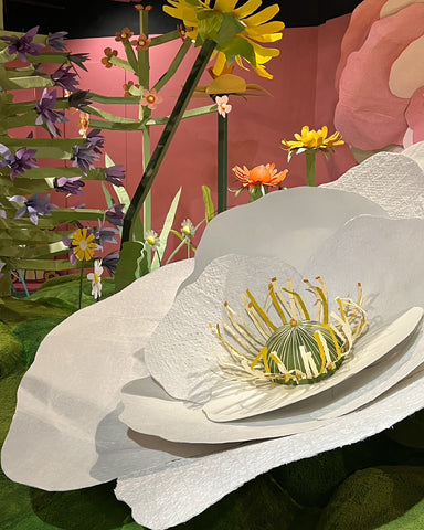 Flor de papel con papeles de morera de Kozo Studio