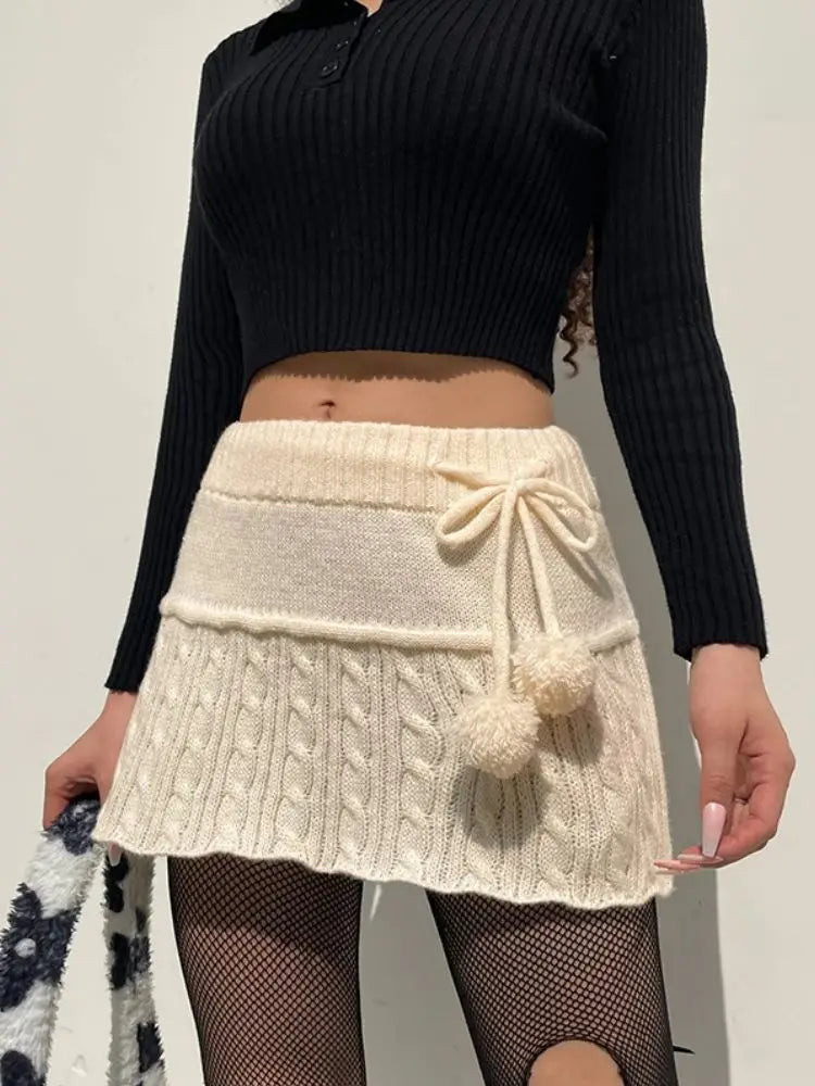 Age-Reducing Wool Skirt with Hairball Decoration for Fall/Winter