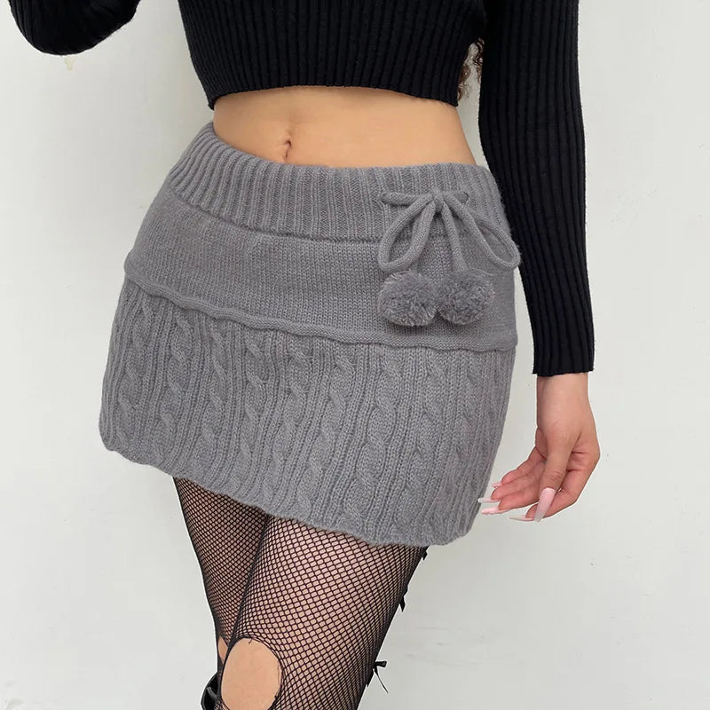 Age-Reducing Wool Skirt with Hairball Decoration for Fall/Winter