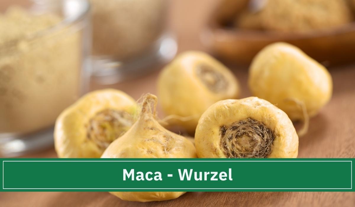 Das Adaptogen Maca liegt auf einem Tisch.