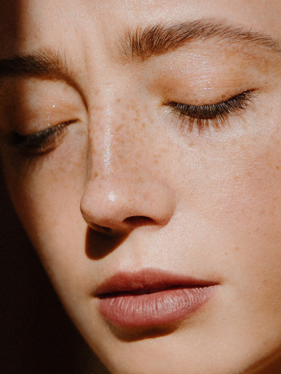 Fake freckles : la tendance qui fait fureur