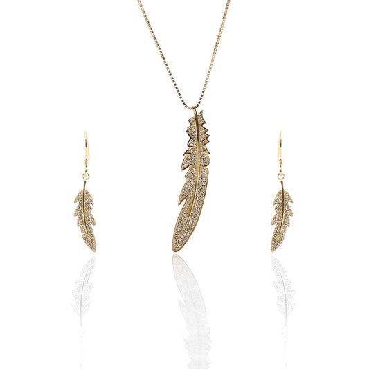 Diamond feather necklace w/ sterling silver & rose gold | Feather necklaces,  Minimalist necklace silver, Jewelry