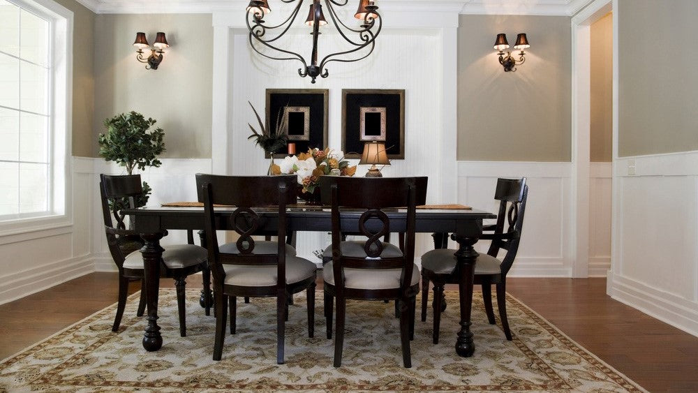 A Rugitall in dining room can not only elevate the whole atmosphere, but also protect you from slipping and tripping.
