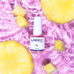 LAKKIE nagelriemolie Pink Pineapple is een olie met een hele zoete geur. Het is een combinatie van ananas met amandel olie.