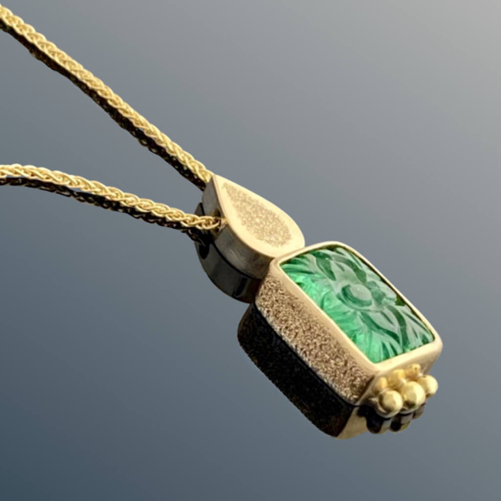 carved_emerald_and_gold_pendant_smaller
