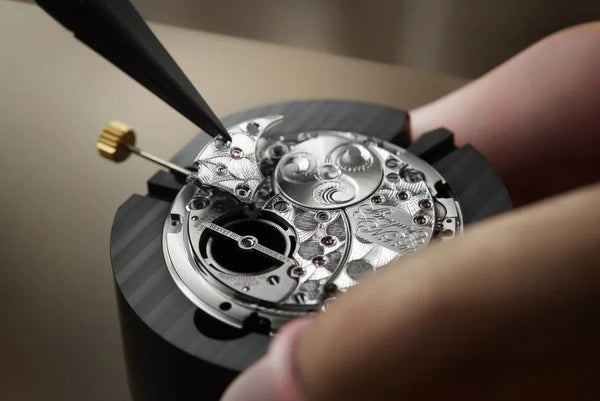 how to maintain automatic watch
