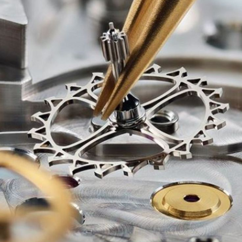 What is the difference between manual vs automatic mechanical movements?