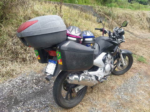 Side Cases Gili do cliente Rika, instalados na Yamaha Fazer 250 e o melhor: 5 anos sendo usado e aprovado em viagens e passeios