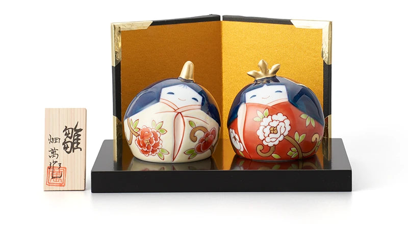 Kokeshi dolls with peonies