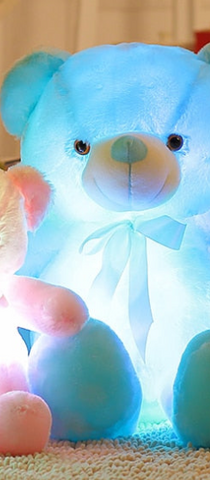 "Transformez votre foyer avec l'adorable ours en peluche doux et brillant - Un cadeau qui apporte douceur et luminosité à votre décoration intérieure!" "Offrez un sourire à votre espace de vie avec notre ours en peluche doux et brillant - Un cadeau parfait pour illuminer votre décoration intérieure!"
