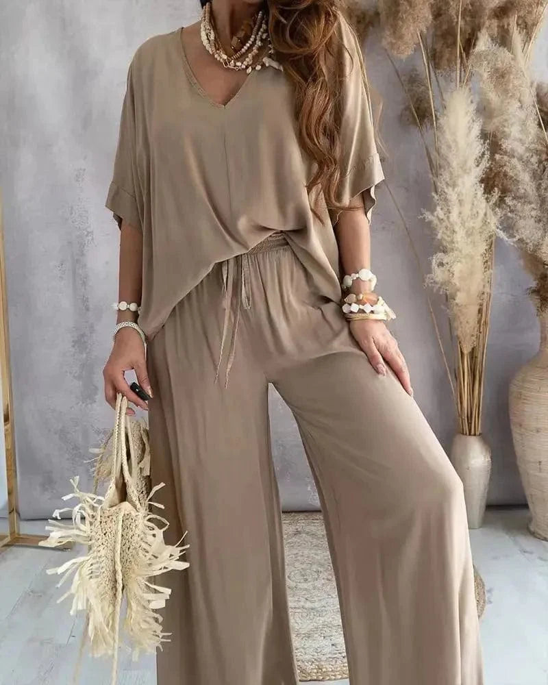 Effortless Elegance: Women’s V-Neck Bat Sleeve Two-Piece Set with Casual Loose Fit and Wide-Leg Pants in Solid Colours