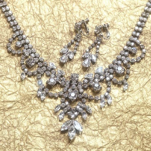 Edwardian era jewelry necklace an earrings