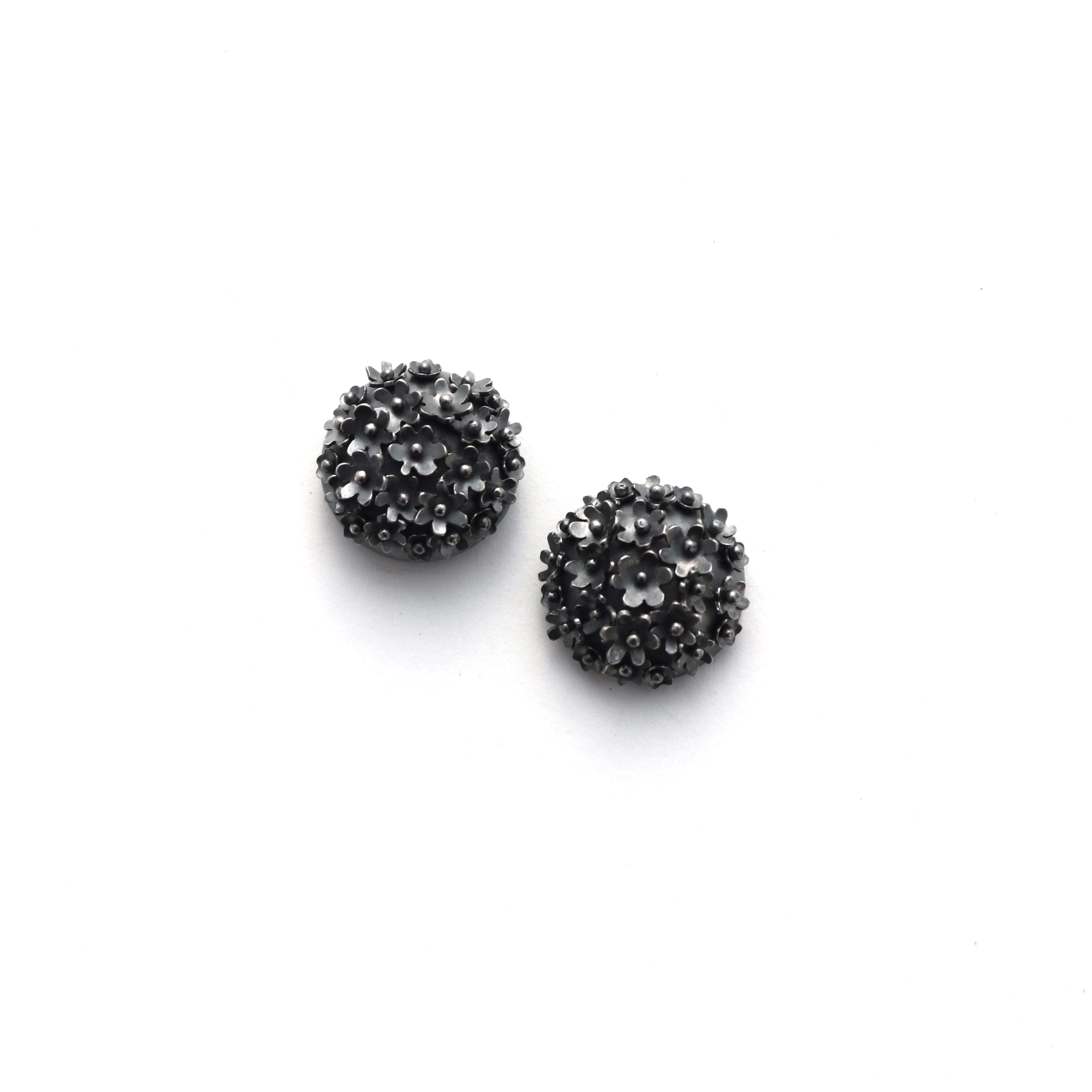 Button Cluster Studs MED