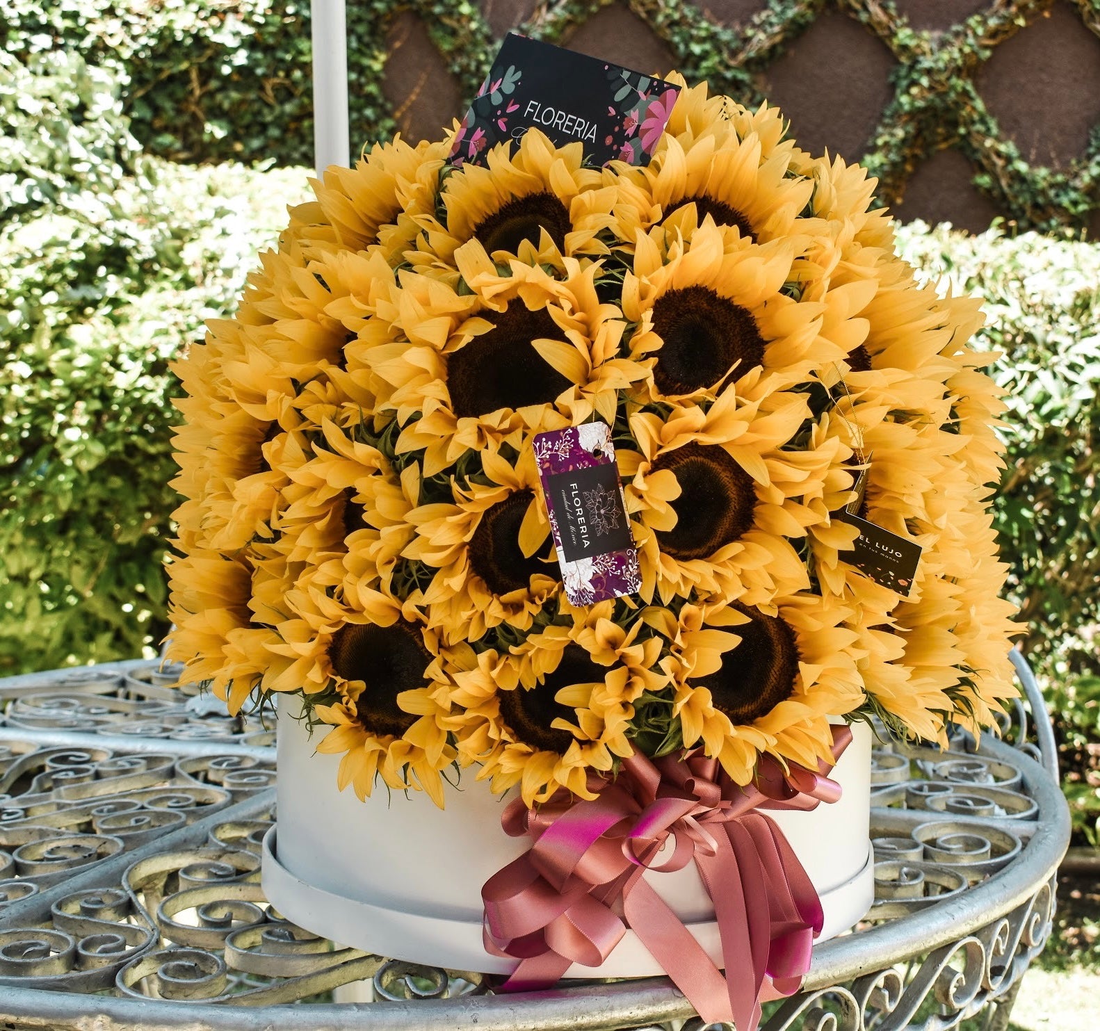 ESFERA JUMBO DE GIRASOLES – Florería Ciudad de México