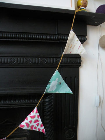 Detail-of-bunting-fireplace