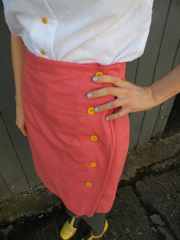 Detail-of-yellow-buttons-Arielle-skirt-by-Tilly-and-the-Buttons