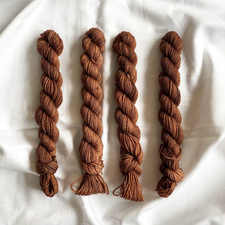 Se Acid Dye - Chocolate Brown hos Wool Collective